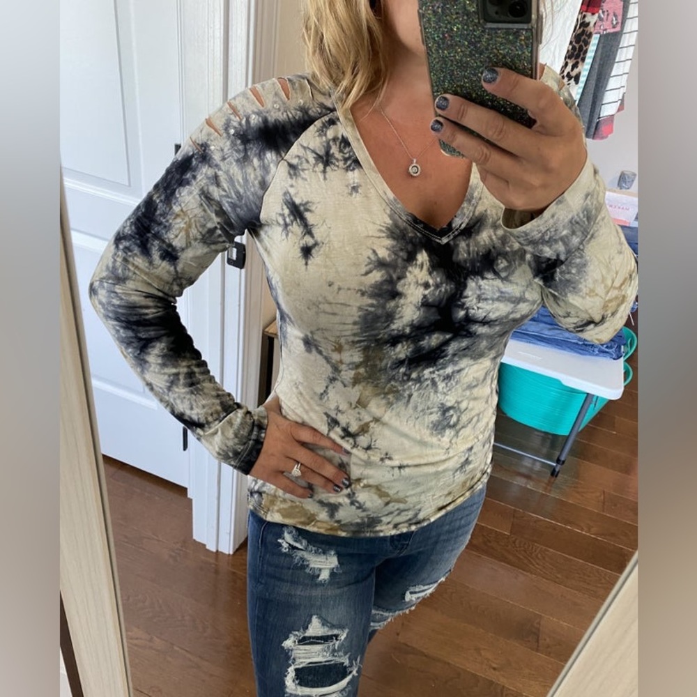 NWT vocal tie dye sliced shoulder rhinestone long sleeve top size medium